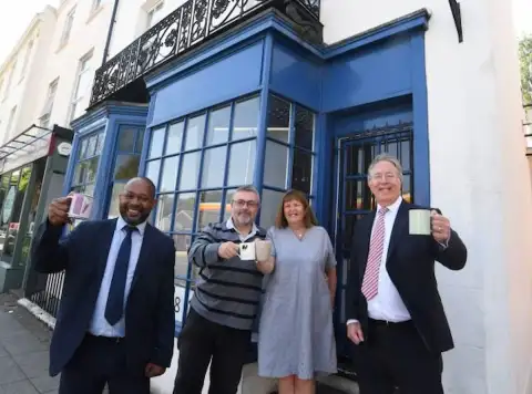 Casa Care celebrates partnership with Forget Me Not Café and Leamington Spa Mayor, supporting local dementia initiatives